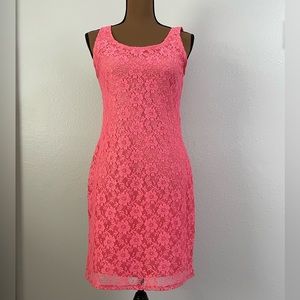 Lineas Sleeveless Bodycon Lace Dress